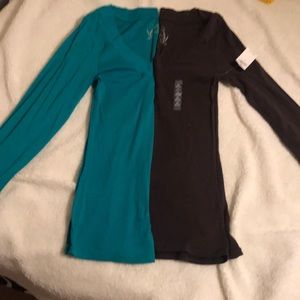 Long sleeve V-neck shirts
